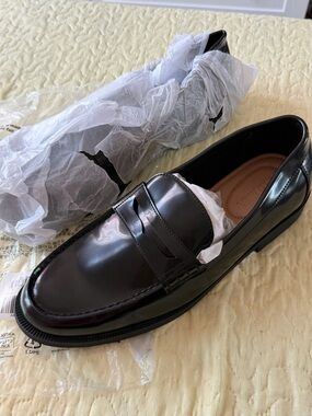Old Navy Men’s Black Patent Penny Loafers